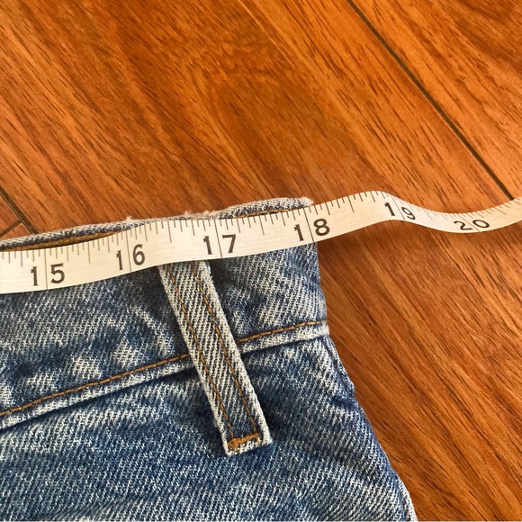 Vintage Levi’s 550 Jeans - Picture 4 of 6
